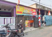 Jumat Berkah, Pengusaha Kuliner Asal Cibitung Bagi-Bagi Nasi Bungkus