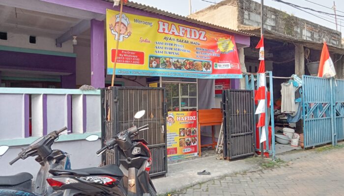 Jumat Berkah, Pengusaha Kuliner Asal Cibitung Bagi-Bagi Nasi Bungkus