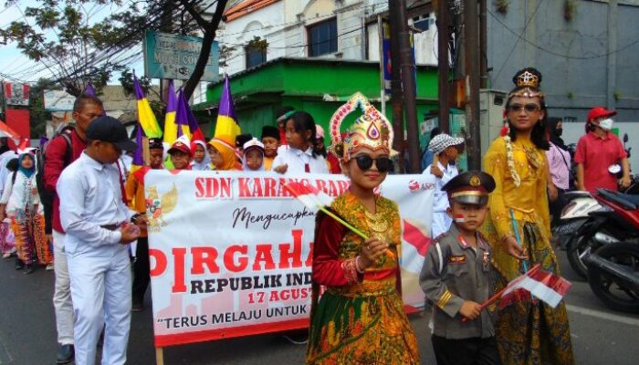 Seru, Ratusan Warga Desa Karangbaru Bekasi Ikuti Kirab Budaya Di Puncak HUT RI Ke 78 
