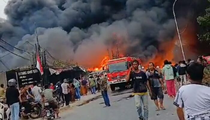 Breaking News! Kebakaran Melanda Gudang Valet Di Kalimalang Bekasi