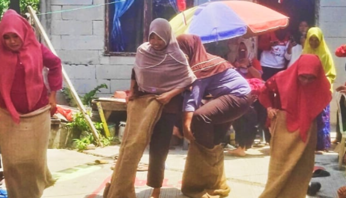 Hasil Ngencleng, Emak-emak Kece di Cabangbungin Bekasi Gelar Lomba Tradisional Sambut HUT RI ke 78