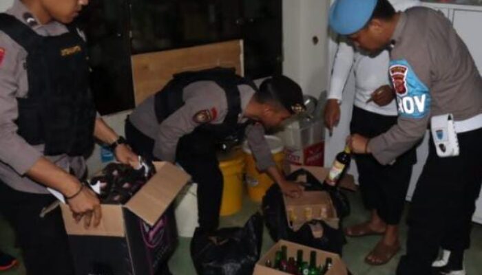 Minimalisir Gangguan Kamtibmas, Patroli KRYD Polres Cilegon Amankan Ratusan Botol Miras Dari Gudang THM