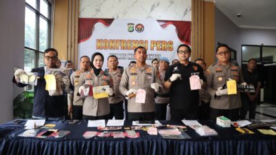 Kapolres Metro Bekasi Kombes Twedi Aditya Bennyahdi dalam gelar perkara di Mapolres Metro Bekasi, Kamis (31/8/2023)