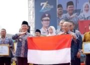 Meriah HUT RI ke 78, Pemkab Bekasi Bagikan Ribuan Bendera Merah Putih Ke Masyarakat