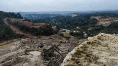 Panambangan atau galian pasir yang beroperasi di wilayah Kecamatan Cimarga, Kabupaten Lebak, Provinsi Banten, yang dikeluhkan warga mengakibatkan puluhan hektar pesawahan milik warga tidak bisa lagi untuk digarap. (Foto: istimewah)