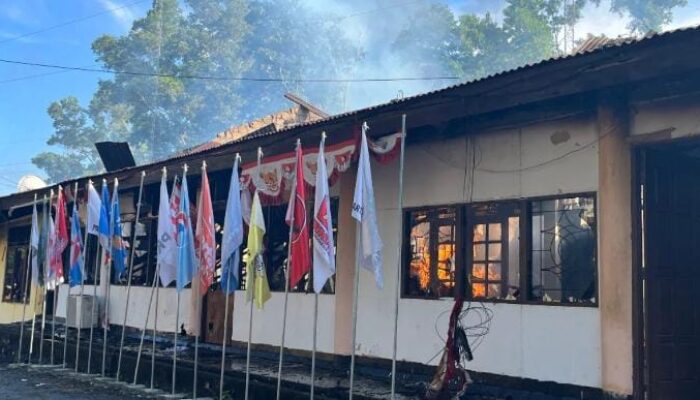 Diduga Dibakar, Kantor KPU Kabupaten Jayapura dan Tiga Ruangan Ludes Terbakar