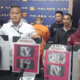 Barang bukti aksi tindak pemerasan yang dilakukan pelaku kepada korbannya. (Foto: Arif)