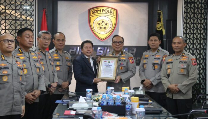 As SDM Polri Terima Presisi Award Berkat Keterbukaan Rekrutmen Polri