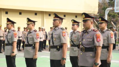 Kapolres Cilegon AKBP Eko Tjahyo Untoro, Sabtu (26/8/2023), memimpin serah terima jabatan empat perwira menengah, (foto: Daeng Yusvin)