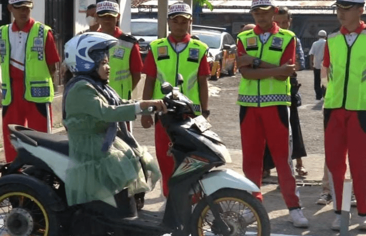 Masyarakat Sangat Senang Dengan Sistem Ujian Praktik SIM Saat Ini, Karena Dianggap Jauh Lebih Mudah. (Foto: Fathar)