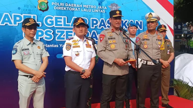 Wakapolda Metro Jaya Pimpin Apel Gelar Pasukan Ops Zebra Jaya 2023. (Foto: Fathar)