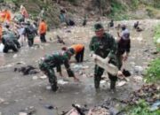HUT TNI ke-78, Kodim 0602/Serang Karya Bakti Bersihkan Sampah Sungai Sambut