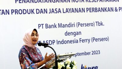 Direktur Utama PT ASDP Indonesia Ferry (Persero) Ira Puspadewi, memberikan sambutan saat acara Memorandum of Understanding (MOU) antara Bank Mandiri dan ASDP Mandiri Club, di Jakarta, Rabu 13 September 2023. (Foto: istimewah)