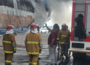 136 Unit Mobil di Kapal Mutiara Berkah Banten Ludes Terbakar, 14 Penumpang Dievakuasi ke RS
