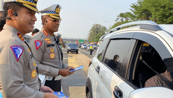 Dirlantas Polda Metro Jaya Terjun Langsung Beri Himbauan Dan Teguran Pada Pelanggar Lalu Lintas