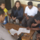 Mediasi kasus pencurian kambing di Mapolsek Tirtayasa, musyawarah antara keluarga korban dan pelaku, kedua belah pihak sepakat untuk tidak melanjutkan permasalahan ke ranah hukum (Foto: Daeng Yusvin)