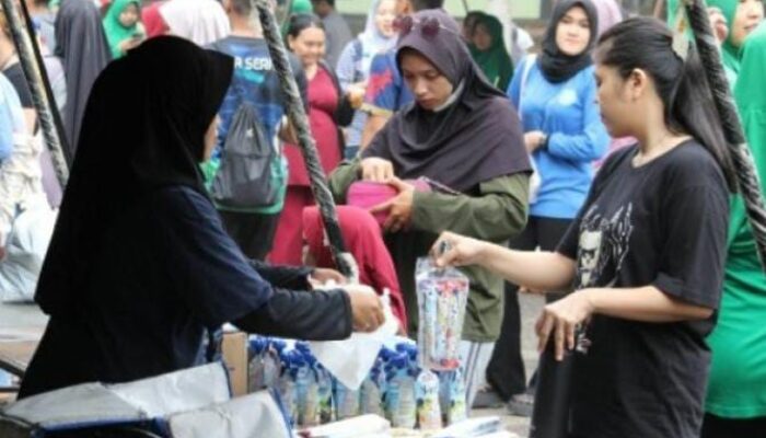 Memperingati HUT TNI ke 78 Dan Peduli Masyarakat, Grup 1 Kopassus Gelar Pasar Murah