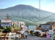 Pengamat Spiritual Sebut, Pulau Jawa akan Terbelah bila Gunung Slamet Meletus