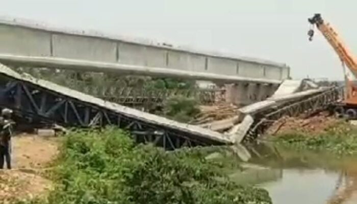 video viral jembatan ambruk dimedsos (foto; @liputancikarang)