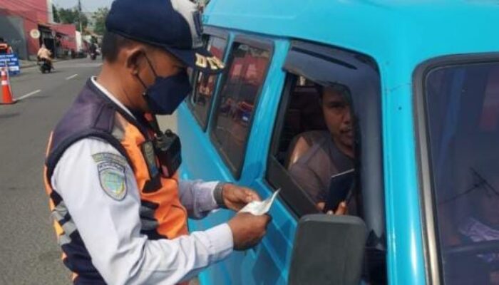 Petugas Gabungan Lakukan Operasi di Serang, Ratusan Mobil Angkot Bodong Diamankan