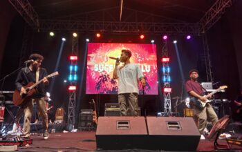Penampilan band Aftershine di Stadion Mini Pondok Gede Jatiwaringin, Kota Bekasi, (foto: Abdul Kholilulloh)
