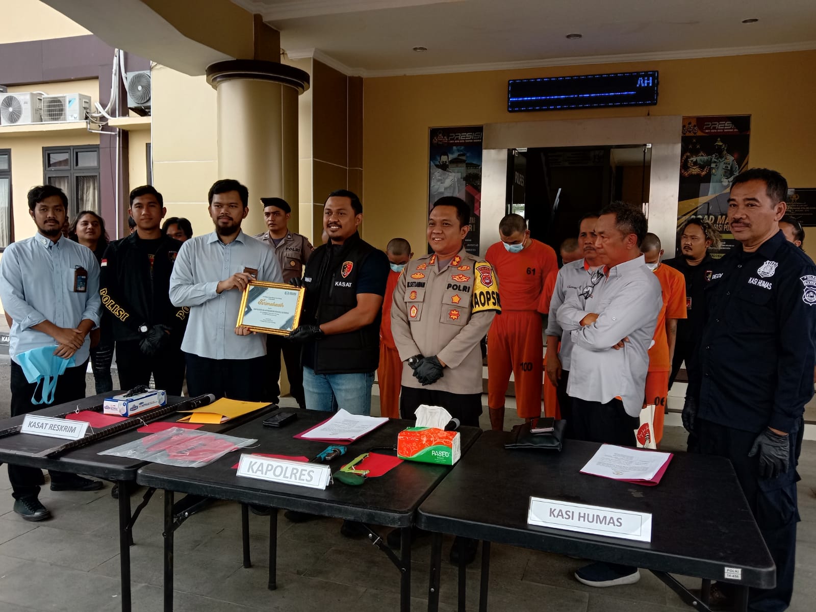 Tim Reserse Mobile (Resmob) Satreskrim Polres Serang ringkus 6 komplotan bandit pencuri besi (foto: istimewa)