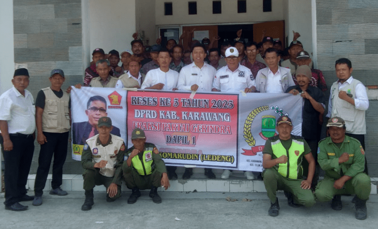 Fraksi Partai Gerindra Dapil 1  Kaemin Komarudin atau yang akrab biasa di sapa Kang Ledeng laksanakan Reses ke III Tahun 2023 Bertempat di aula kantor Kelurahan Mekarjati, Kecamatan Karawang Barat, Kabupaten Karawang. (Foto: Andika)