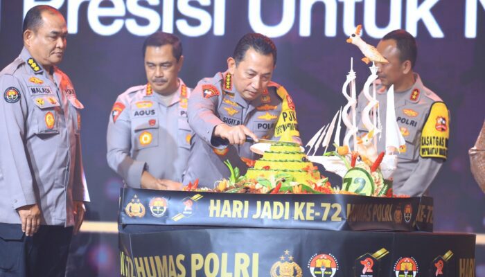 Rayakan HUT Humas Polri Ke-72, Kapolri Berikan Dua Hadiah Untuk Humas Polri