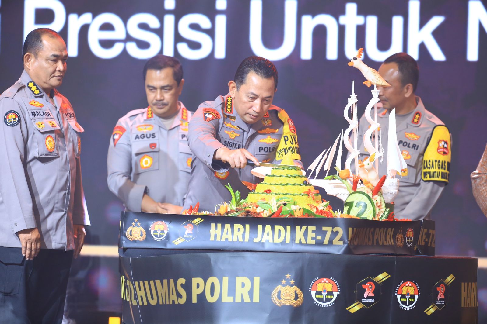 Kadiv Humas menyatakan HUT Humas Polri kali ini sungguh luar biasa dan berbeda dari sebelumnya. Sebab, Kapolri memberikan dua hadiah besar untuk kemajuan Divisi Humas Polri (foto: Divisi Hummas Polri)