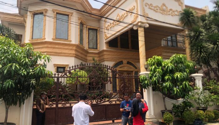 penyidik geledah rumah Ketua KPK Firli Bahuri di Bekasi