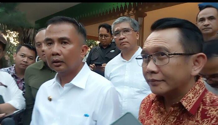 Pj Gubernur Jawa Barat Bey Machmudin Tegaskan SMA di Kabupaten Bekasi Gratis