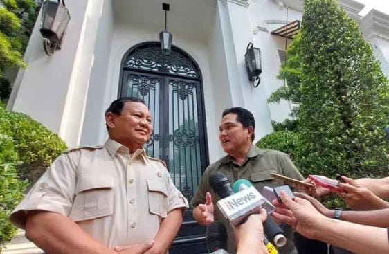 Prabowo Subianto saat menghadiri undangan makan siang di kediaman Menteri BUMN Erick Tohir (foto: istimewa)
