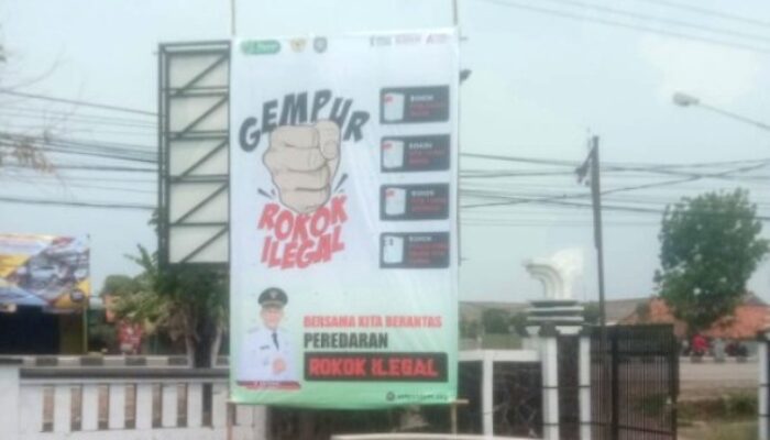 Ajak Masyarakat Gempur Rokok Ilegal, Satpoldam Subang Pasang Baliho di 30 Kecamatan