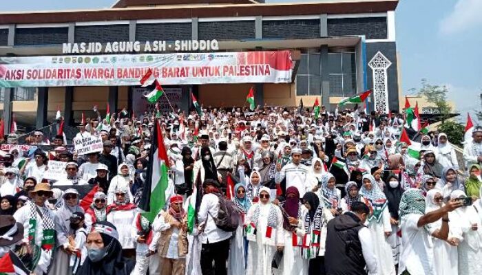 Dukung Palestina, Warga Bandung Barat Padati Masjid Agung Ash Siddiq