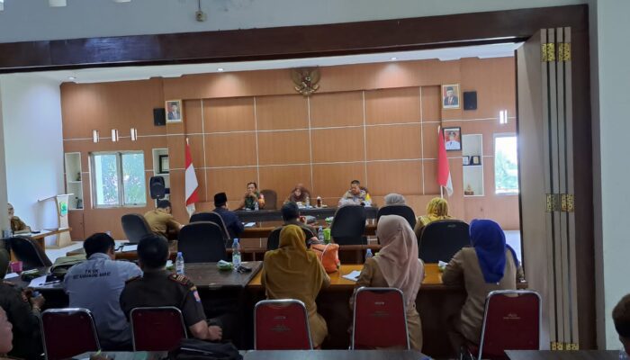 Rapat Minggon di Karawang Barat, Kapolsek Karawang Kota Ajak Jaga Kamtibmas Jelang Pemilu