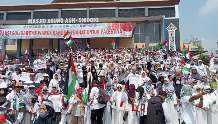 Merinding, Ribuan Warga Bandung Barat Dukung Palestina Padati Masjid Agung Ash Shiddiq