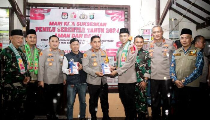 Kunjungi Satkamling Mampang Jaksel, Kapolda Metro Jaya Beri Arahan Cegah Kejahatan