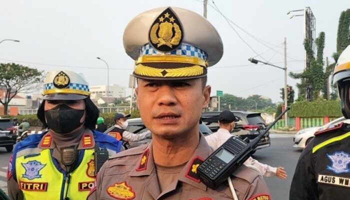 Satlantas Polres Depok Tilang Pemotor yang Bergaya Saat Berkendara