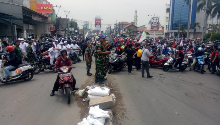 Tolak Kenaikan UMK Keputusan Pemkab Bekasi, Aksi buruh Kembali Blokir Akses Tol MM 2100