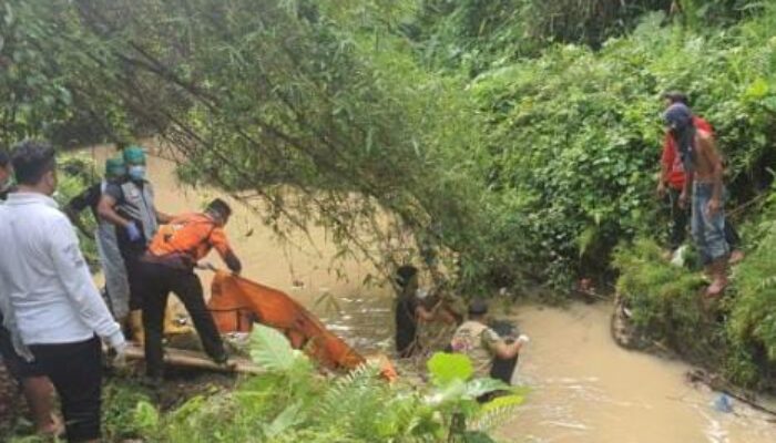 Pemancing Dikejutkan Penemuan Mayat Membusuk di Kali Cibanten Kota Serang Banten
