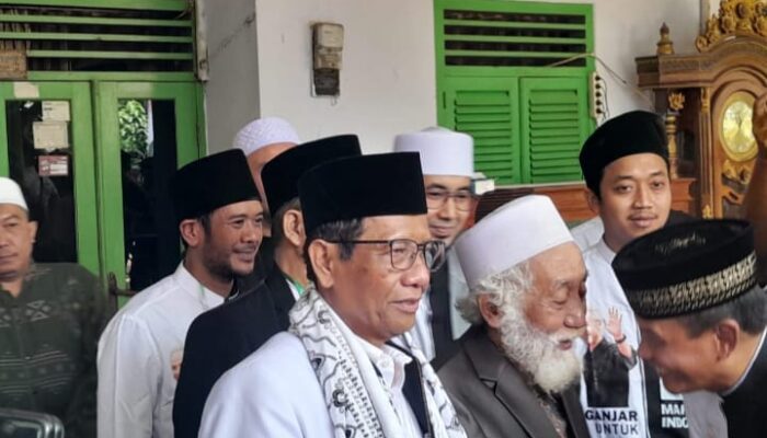 Kedua Kalinya Mahfud MD Berkunjung ke Kediaman KH Abuya Muhtadi di Pandeglang