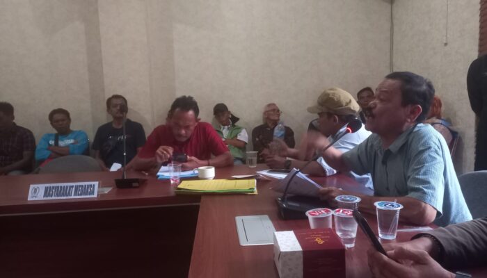 Rapat Kasus Sengketa Tanah, Ketua Komisi III DPRD Banten Hasbudin Usir Warga Medaksa Merak
