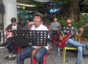 Pemudik Nataru 2024 di Pabuhan Eksekutif Merak Dihibur Live Musik IMM