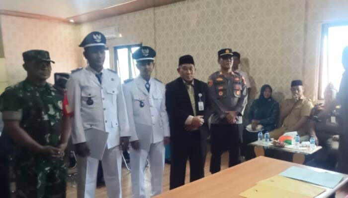 Lantik Dua Kades, Camat Muaragembong Wanti-wanti Jaga Netralitas Ditahun Politik