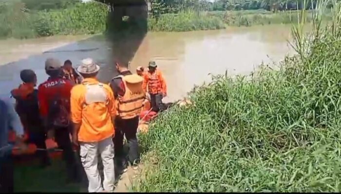Terkendala Arus Deras, Tim Basarnas Karawang Belum Temukan Korban Tenggelam di Sungai Citarum