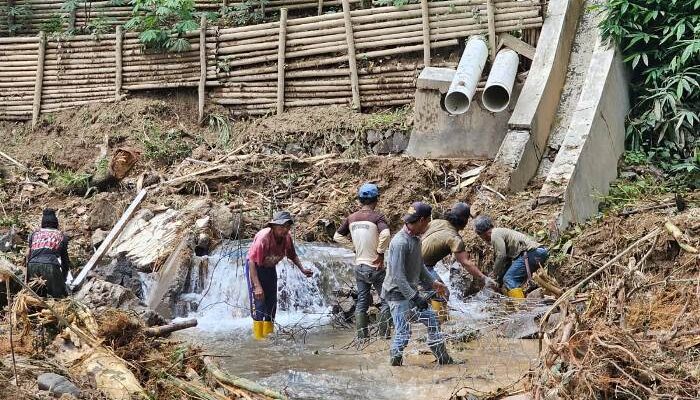 Bersama PDAM Pabrik Aqua Peduli Bantu Suplay Air Bersih untuk Masyarakat Subang