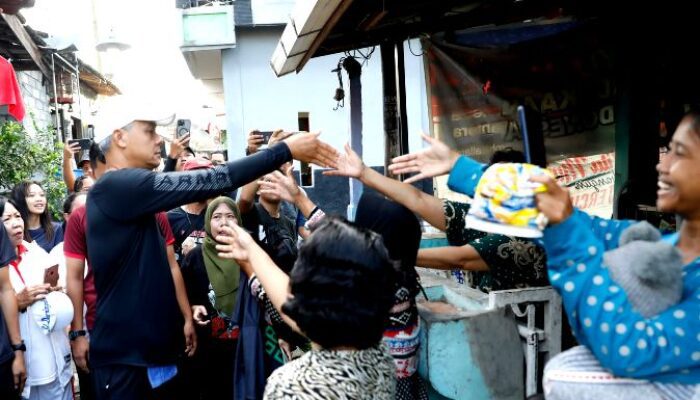 Warga Semarang Teriaki Ganjar Pranowo ‘Presiden Rakyat’