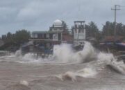 Masyarakat Pesisir Diminta Waspada, 26 Wilayah Perairan Indonesia Tinggi Gelombang Capai 2,5 hingga 4 Meter
