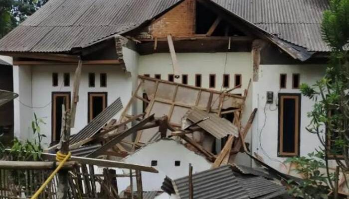 Gempa M 5,9 di Banten Berdampak Rumah Warga Rusak