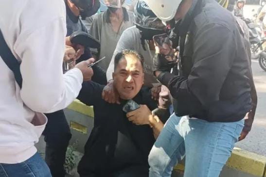 Beredar video diduga artis Saipul Jamil, diamankan oleh aparat kepolisian, sekitar pukul 15.00 WIB sore, Jumat, 5 Januari 2024. (Foto: Istimewa)